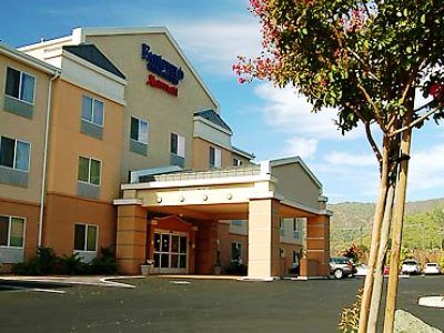 Fairfield Inn & Suites Ukiah Mendocino County מראה חיצוני תמונה